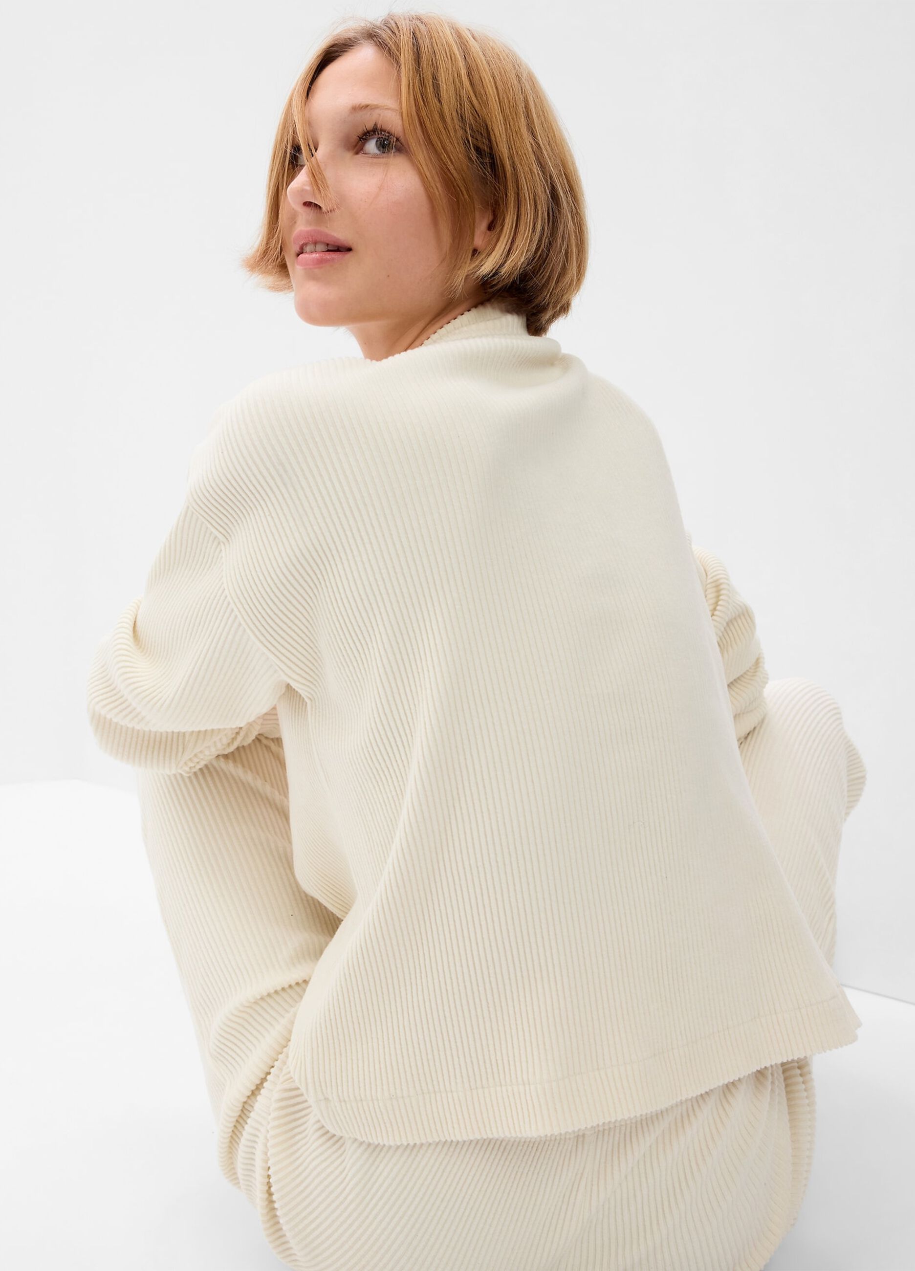 Maglia a costine con scollo a V _1