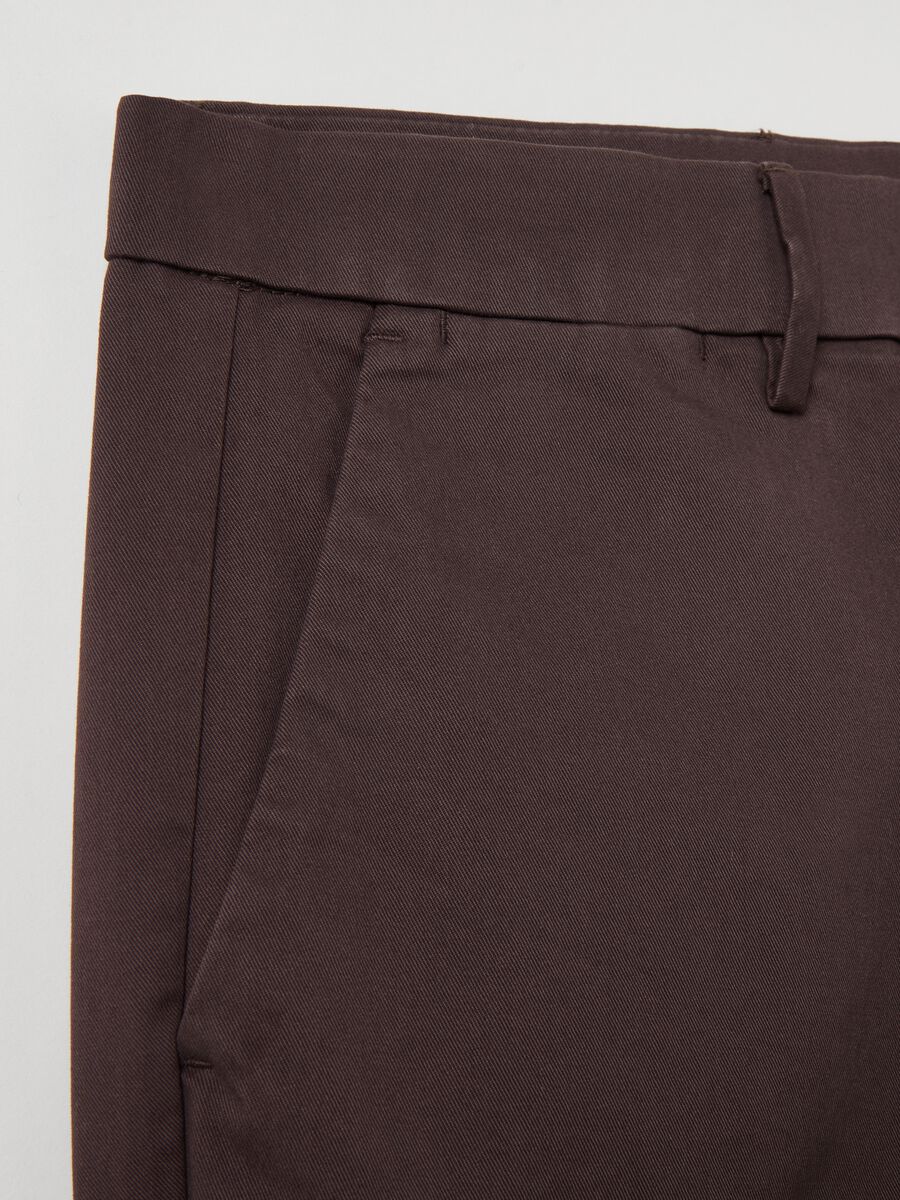 Slim-fit chino trousers Man_2