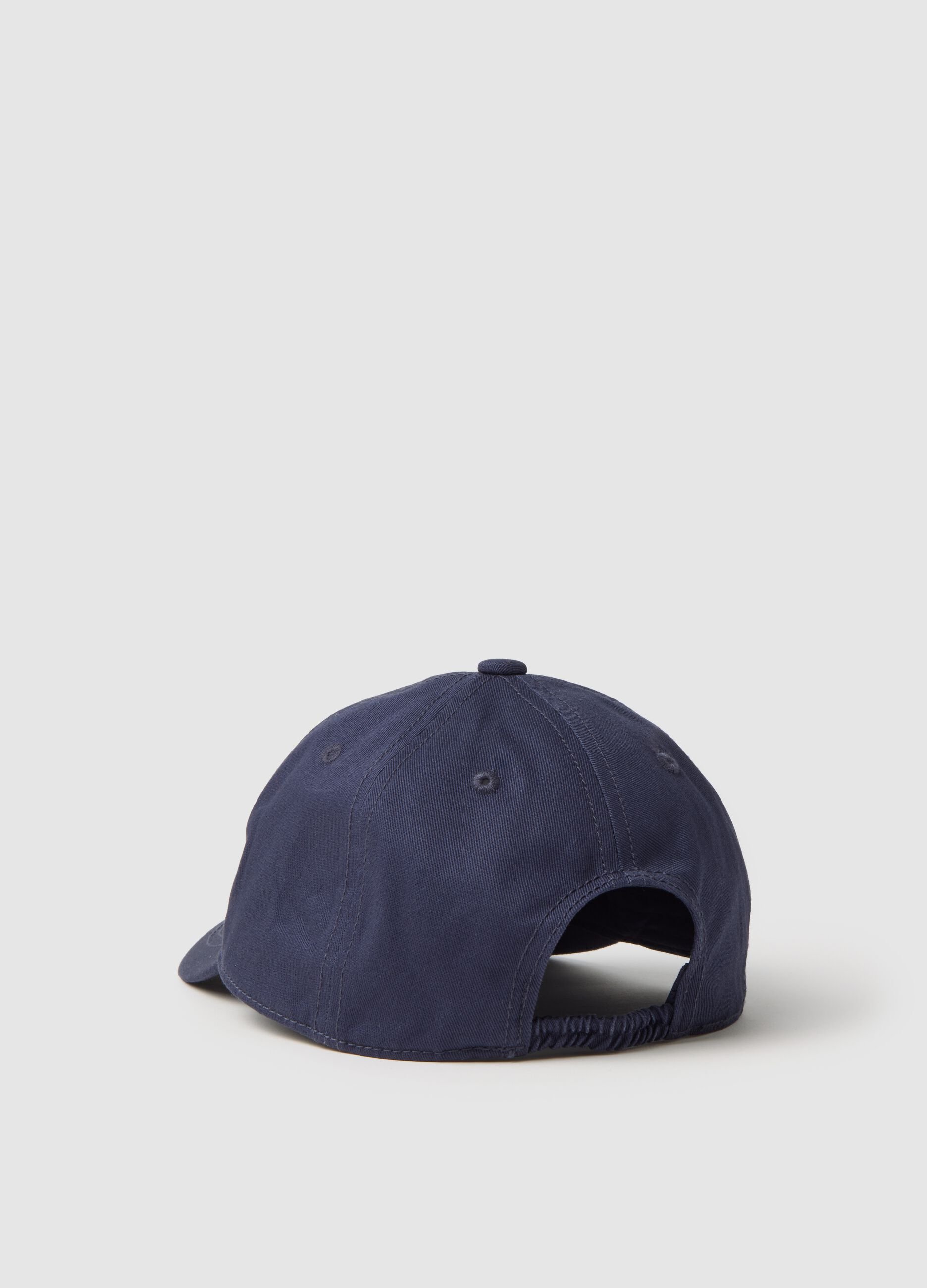 Baseball cap with logo patch_2