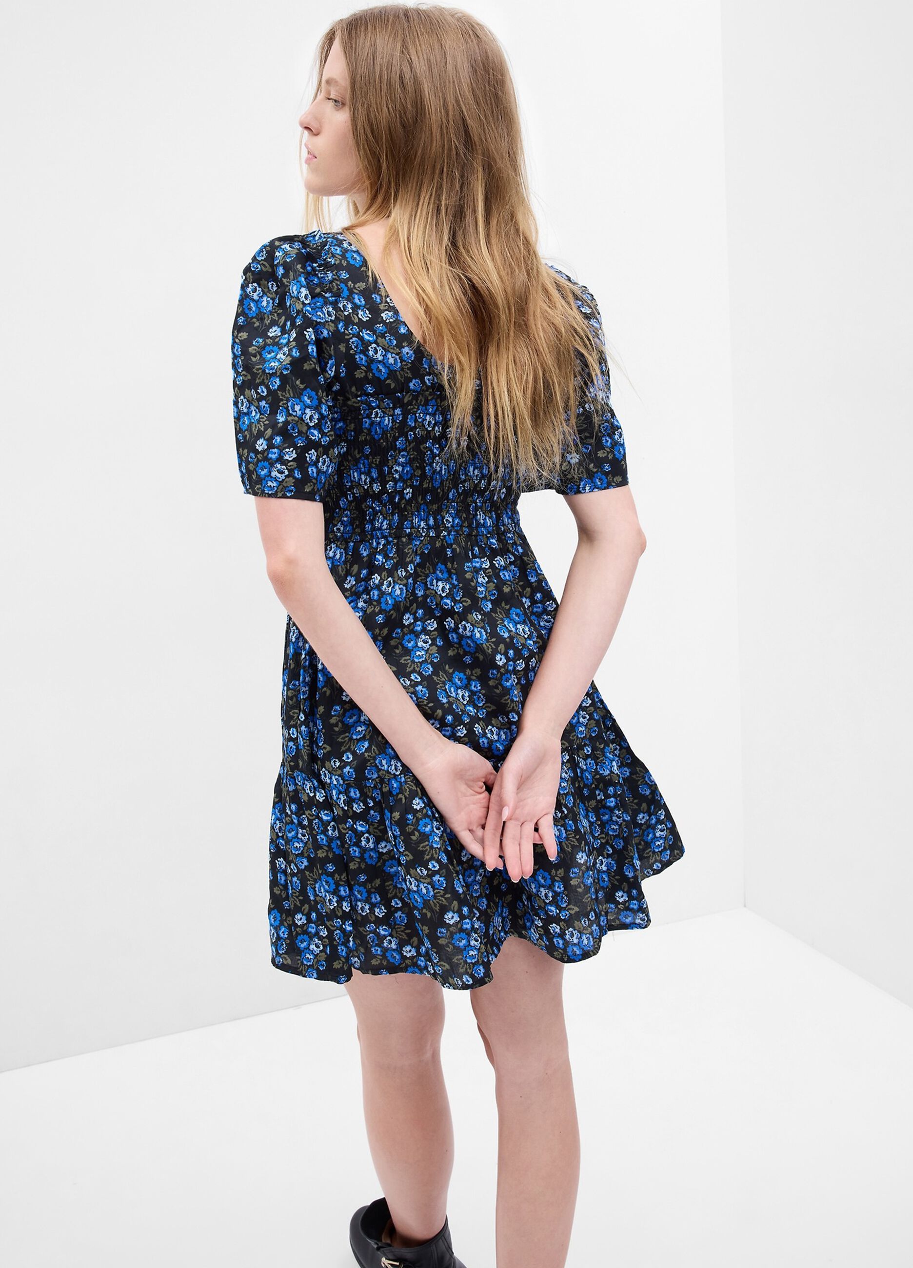 Short floral dress with puff sleeves_1