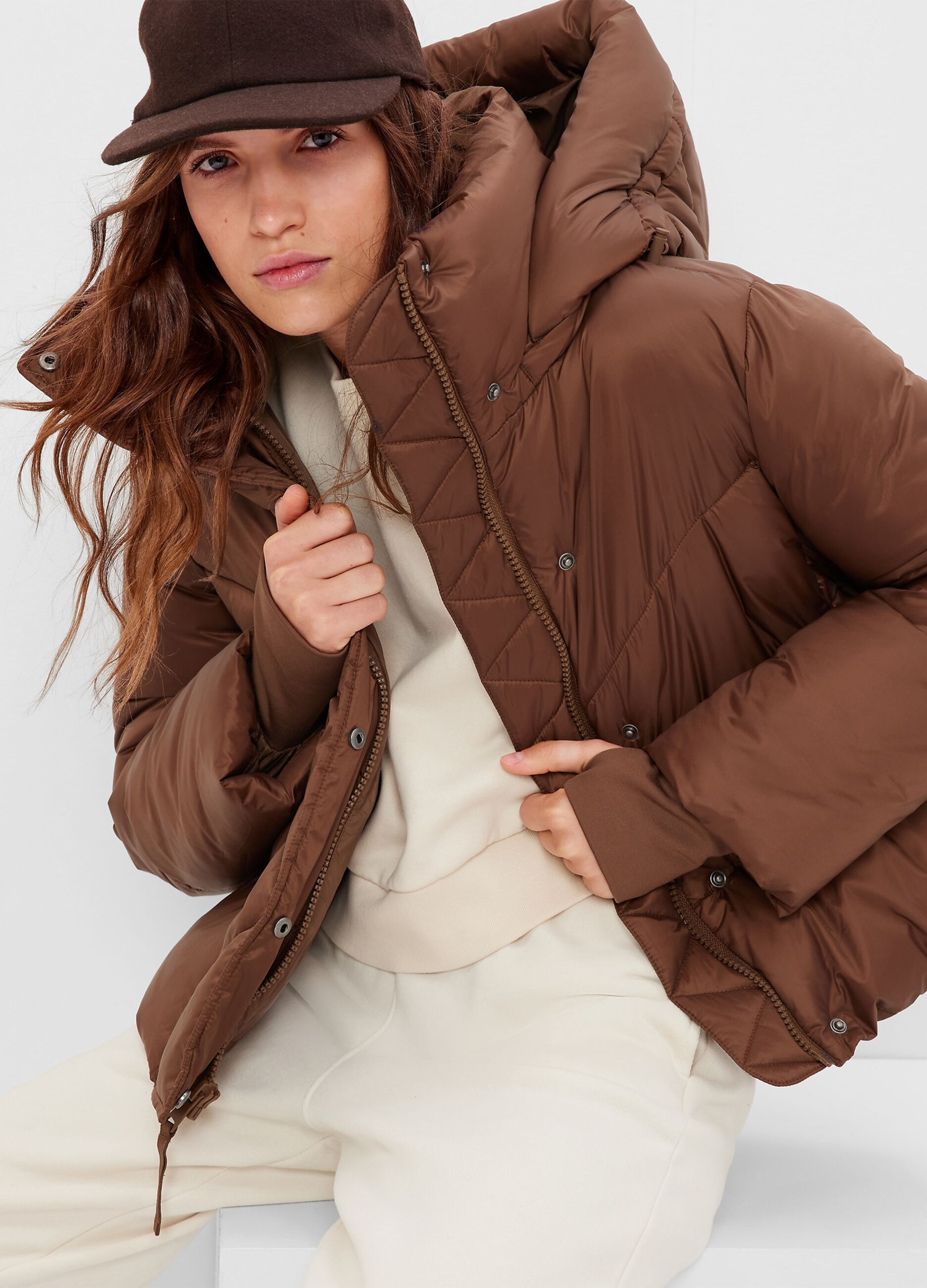 Puffer jacket boxy con cappuccio