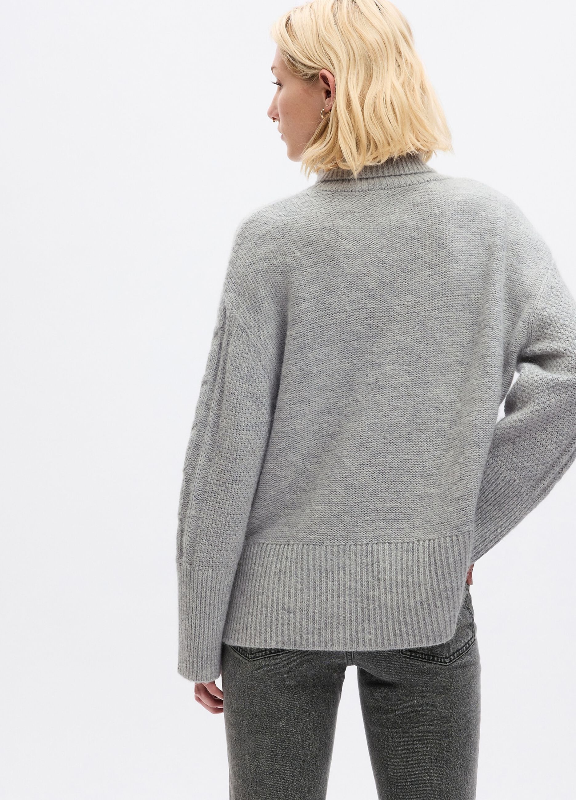 Turtle-neck pullover with slits_2