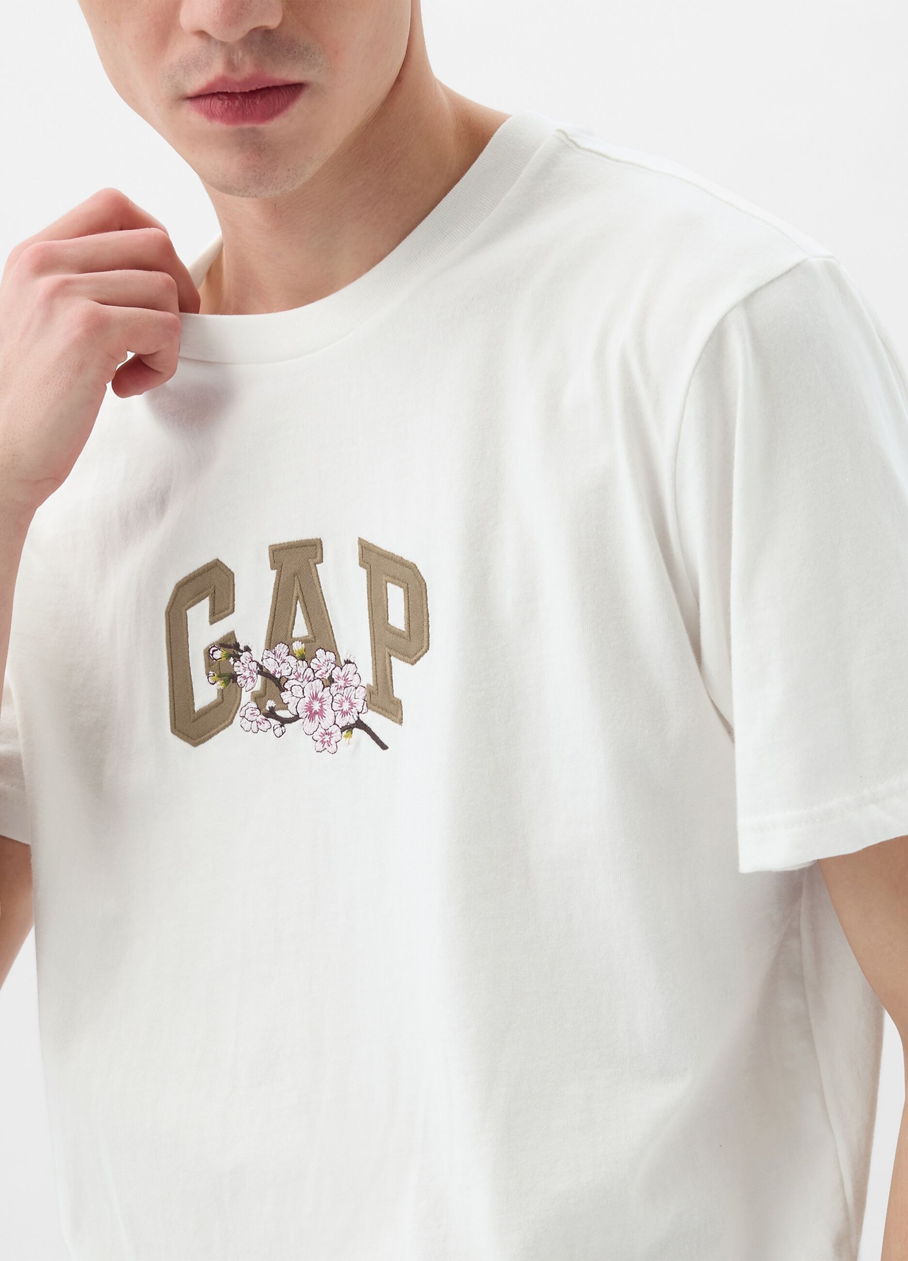 T-shirt with logo embroidery with cherry blossom_3