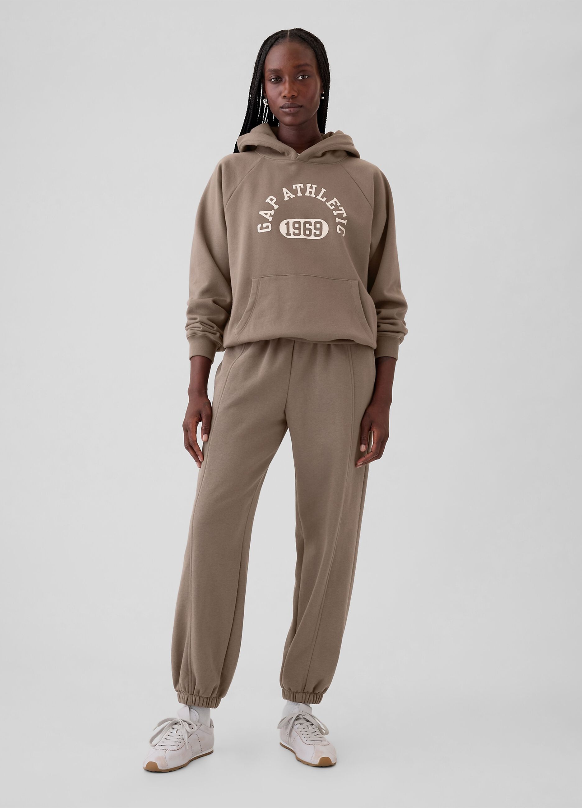 Felpa con cappuccio maniche raglan_1