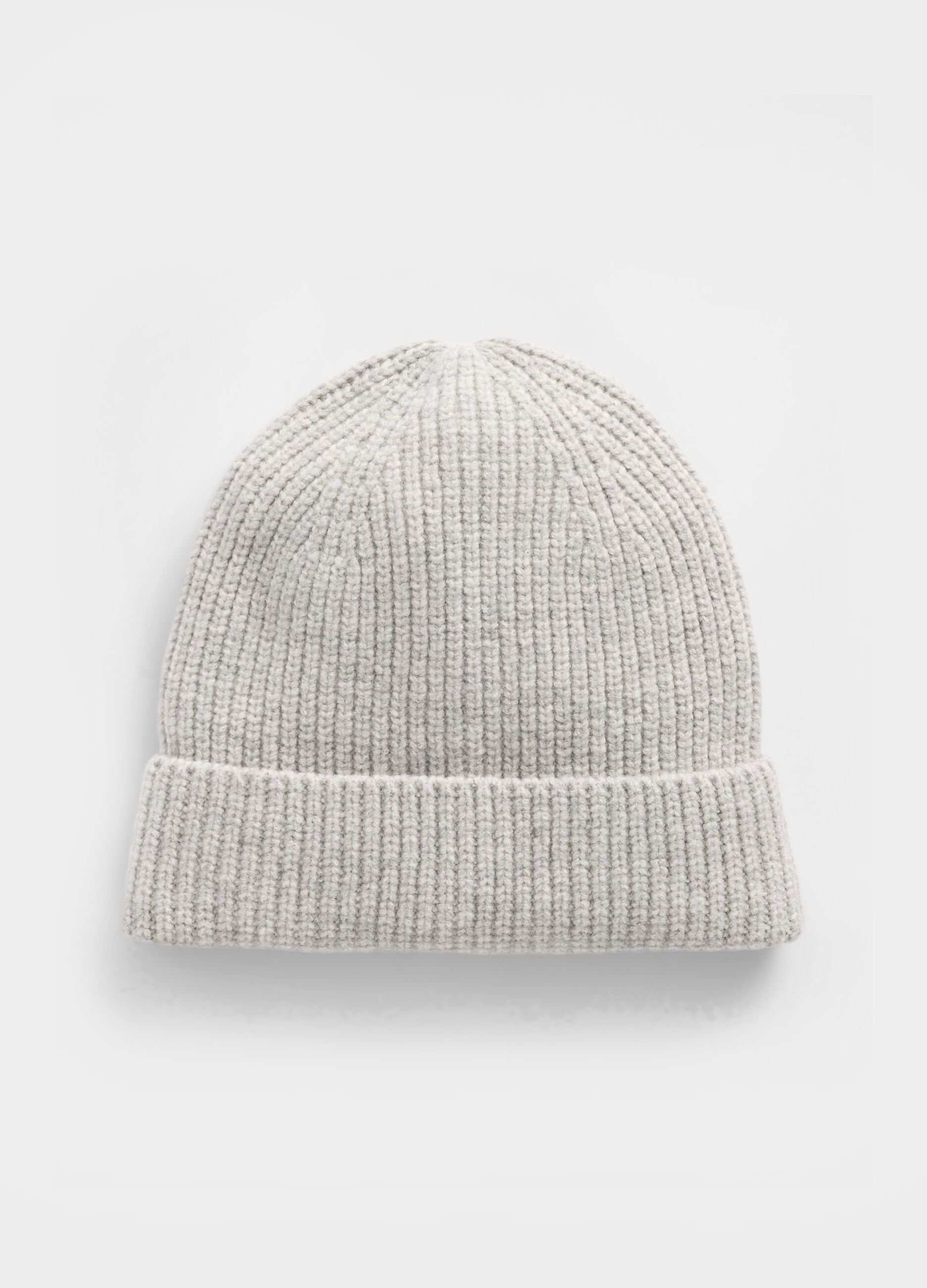 Cappello grigio in maglia