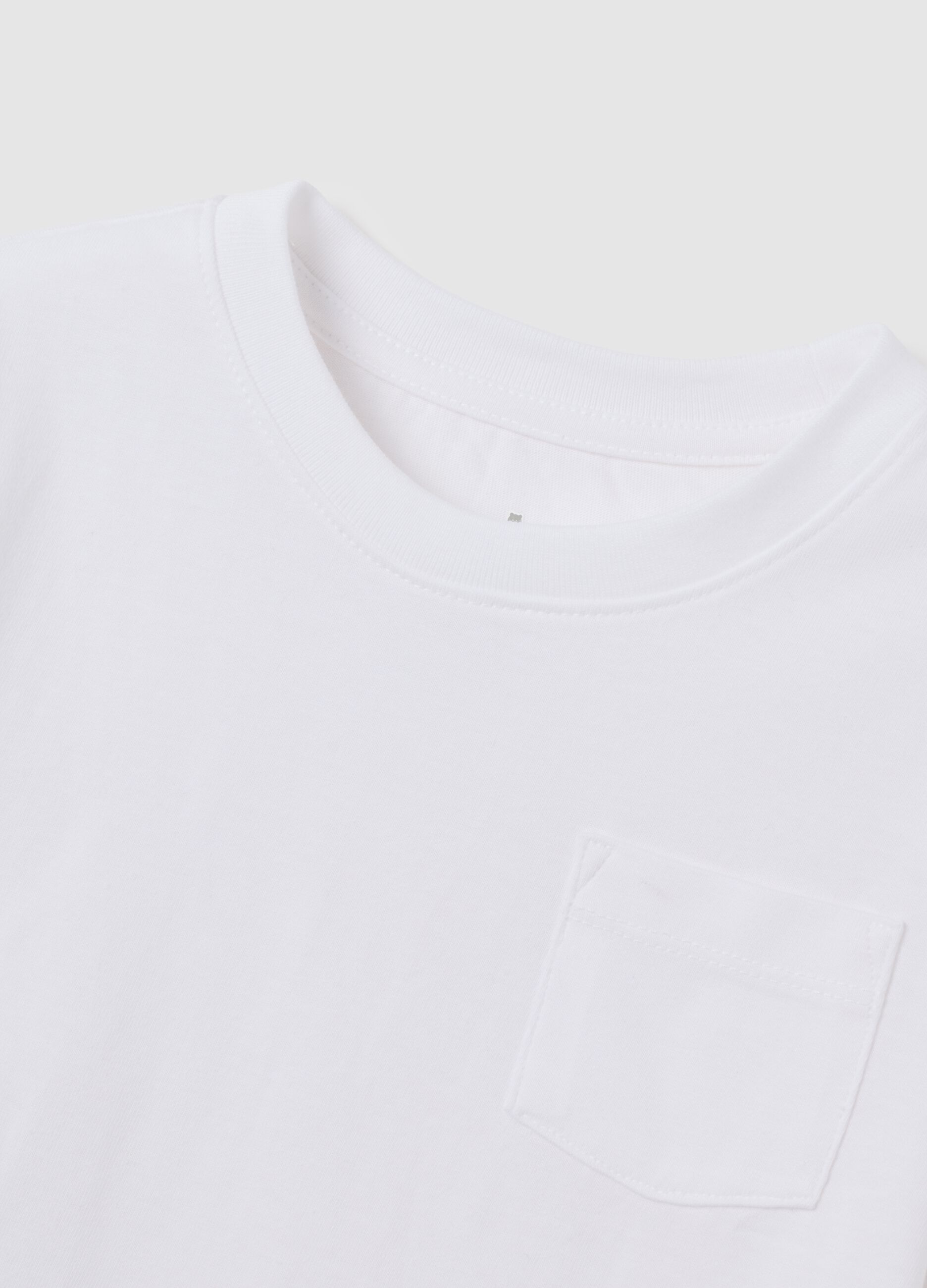 T-shirt in cotone con tasca_3