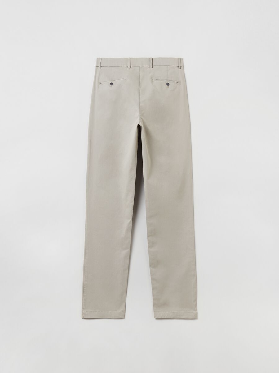 Pantaloni chino in cotone stretch Uomo_2