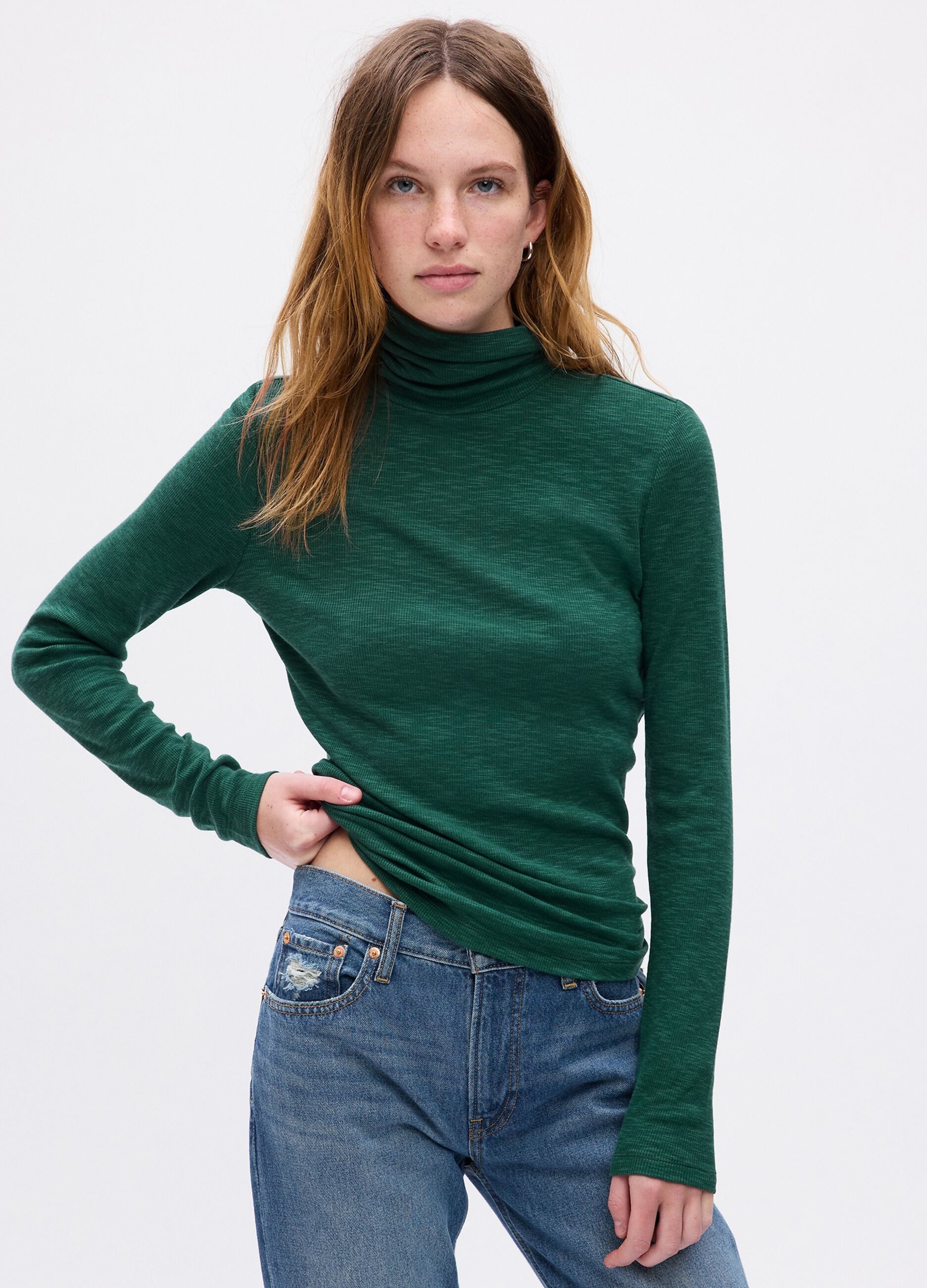 T-shirt a costine sottili con collo alto