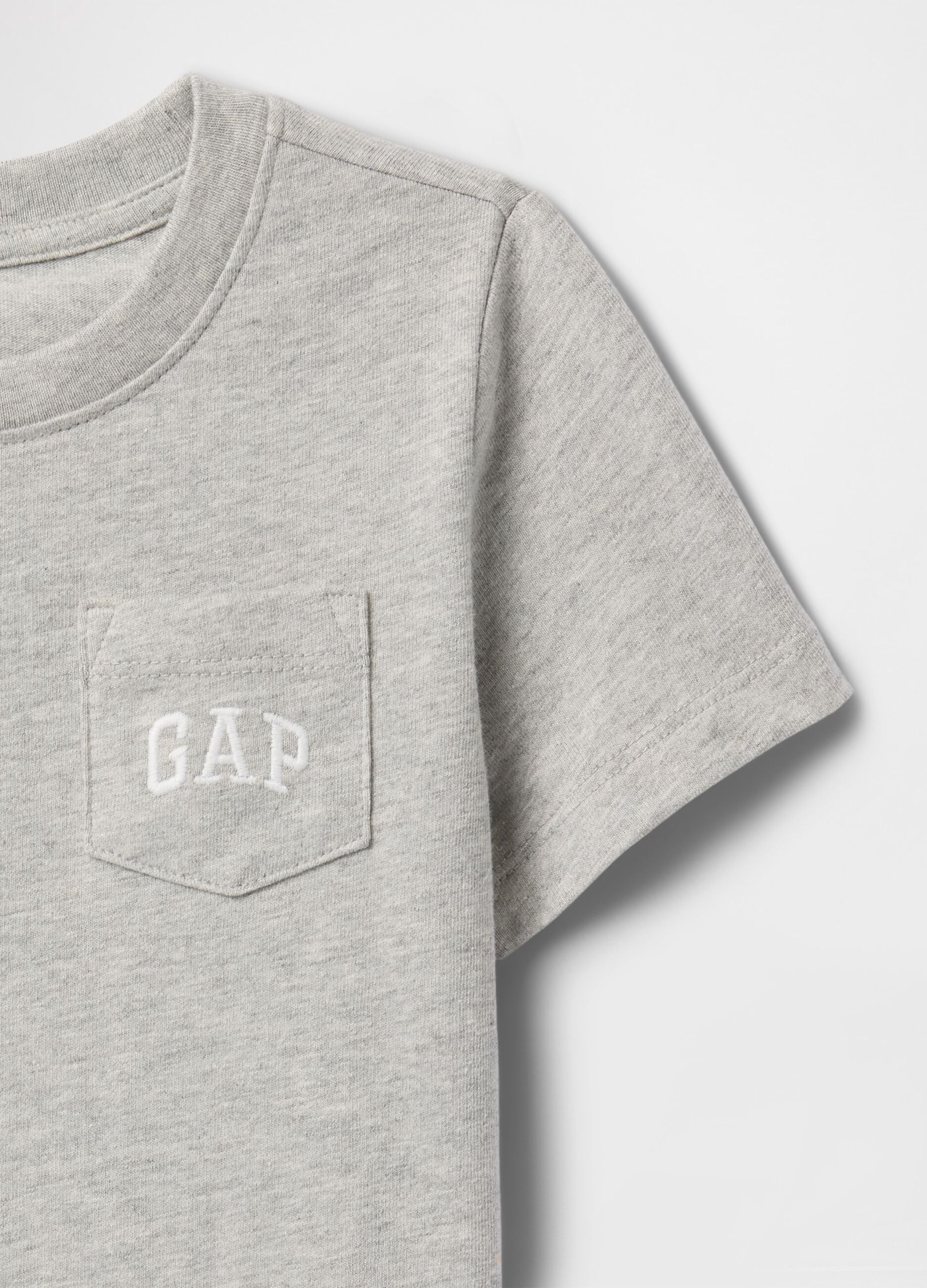 T-shirt grigia con taschino GAP_2