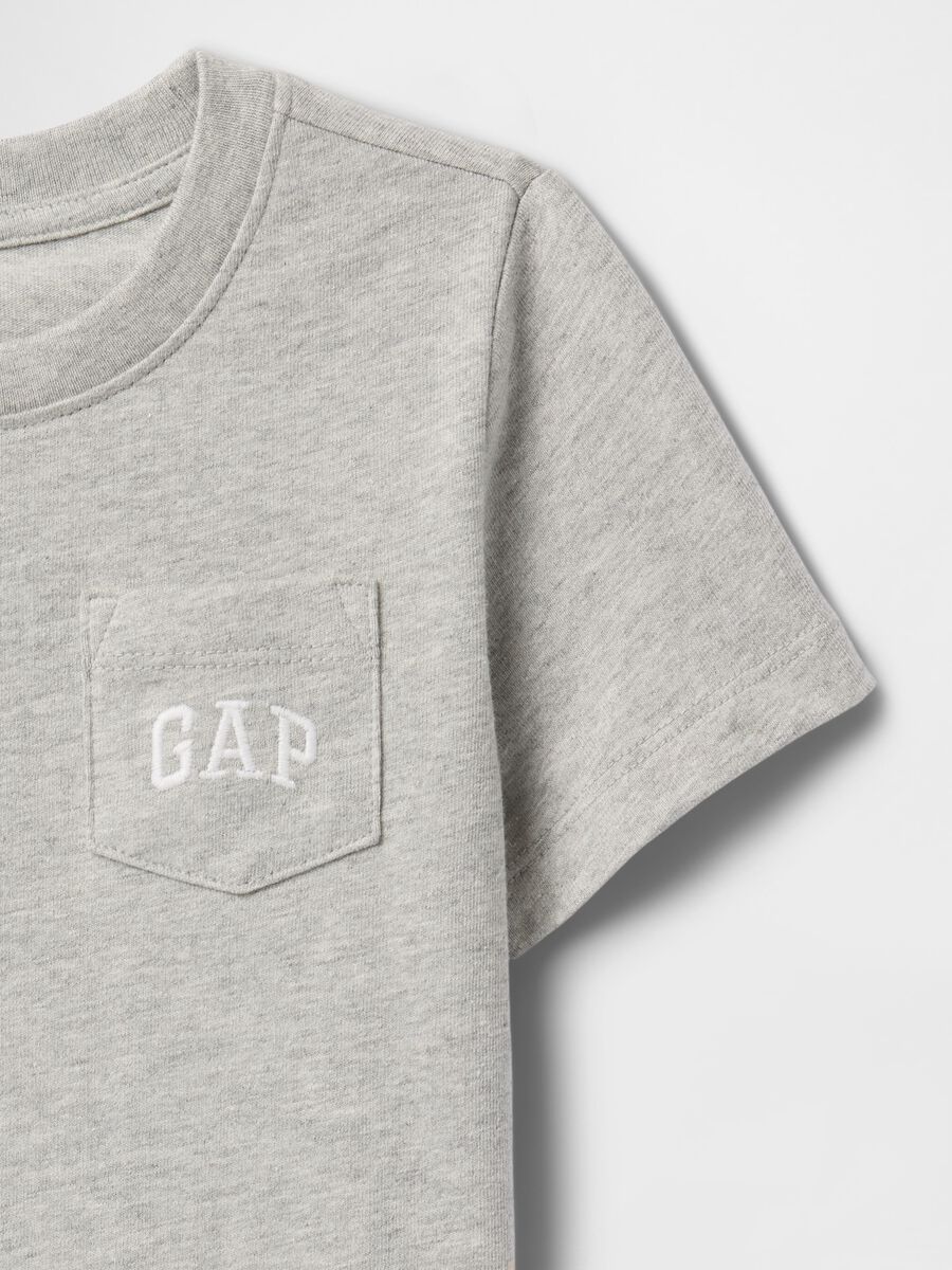 T-shirt grigia con taschino GAP Bimbo_2