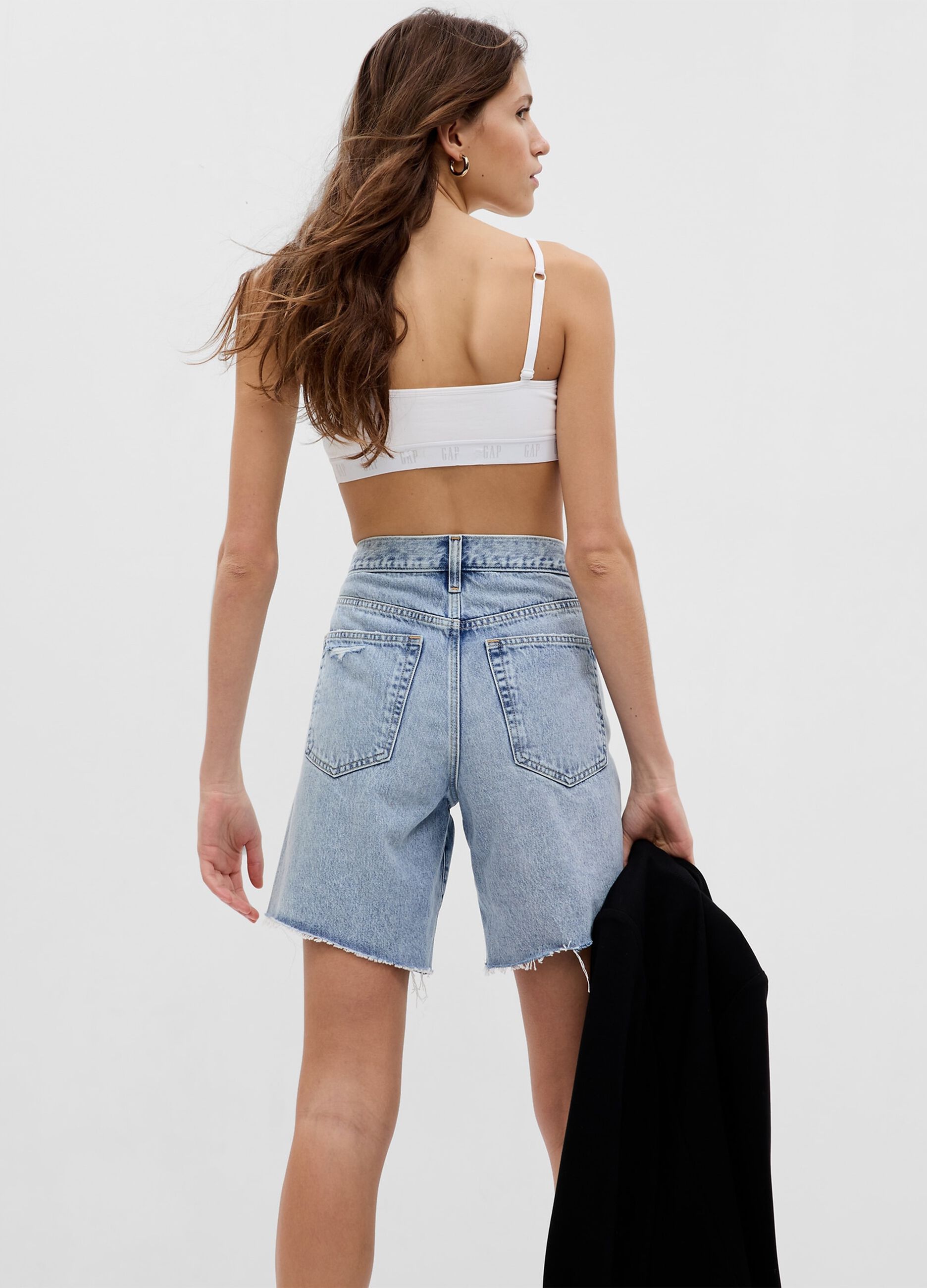 Loose-fit Bermuda shorts in denim shorts with abrasions_2