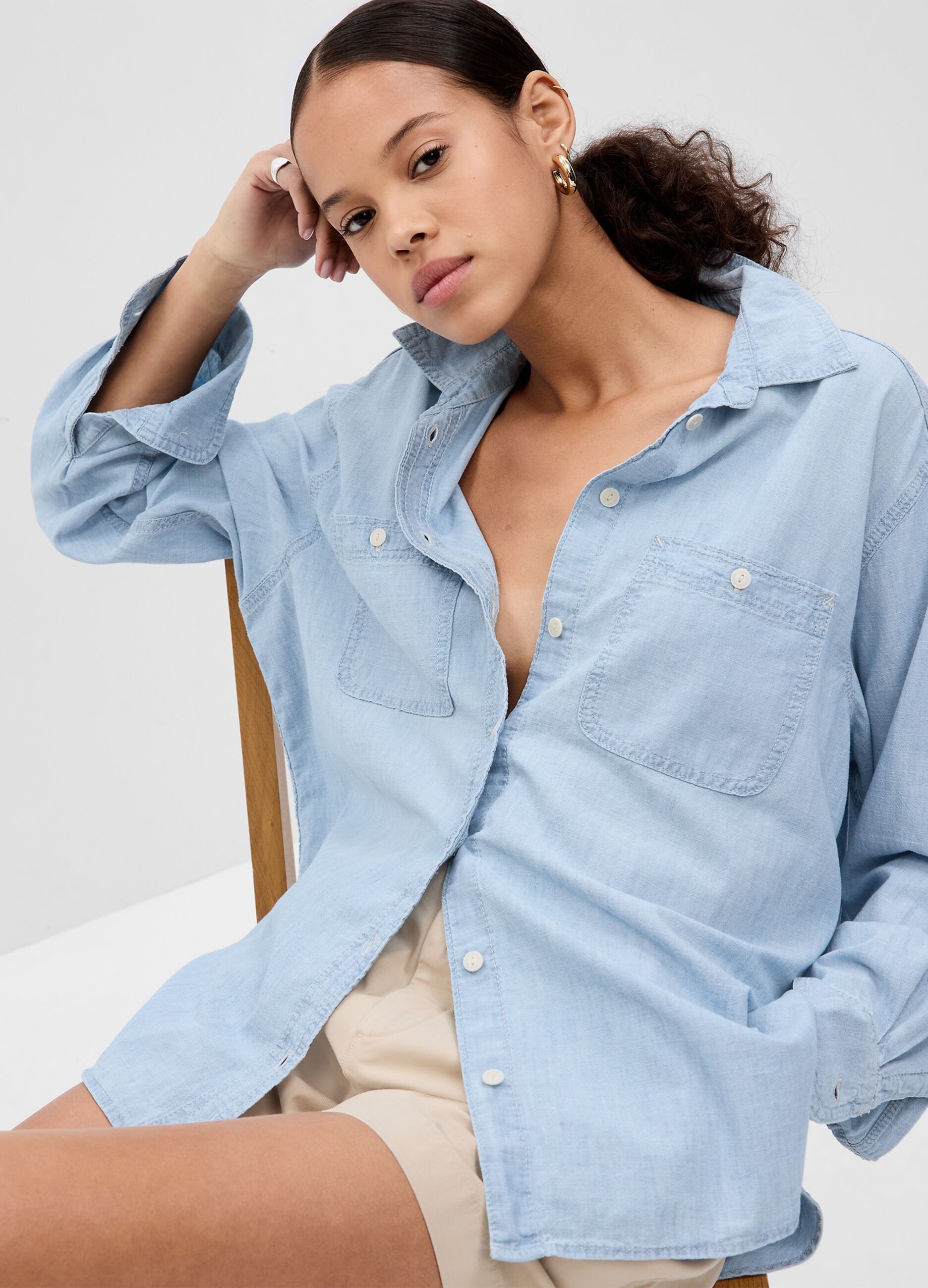 Oversized shirt in denim with pockets_2