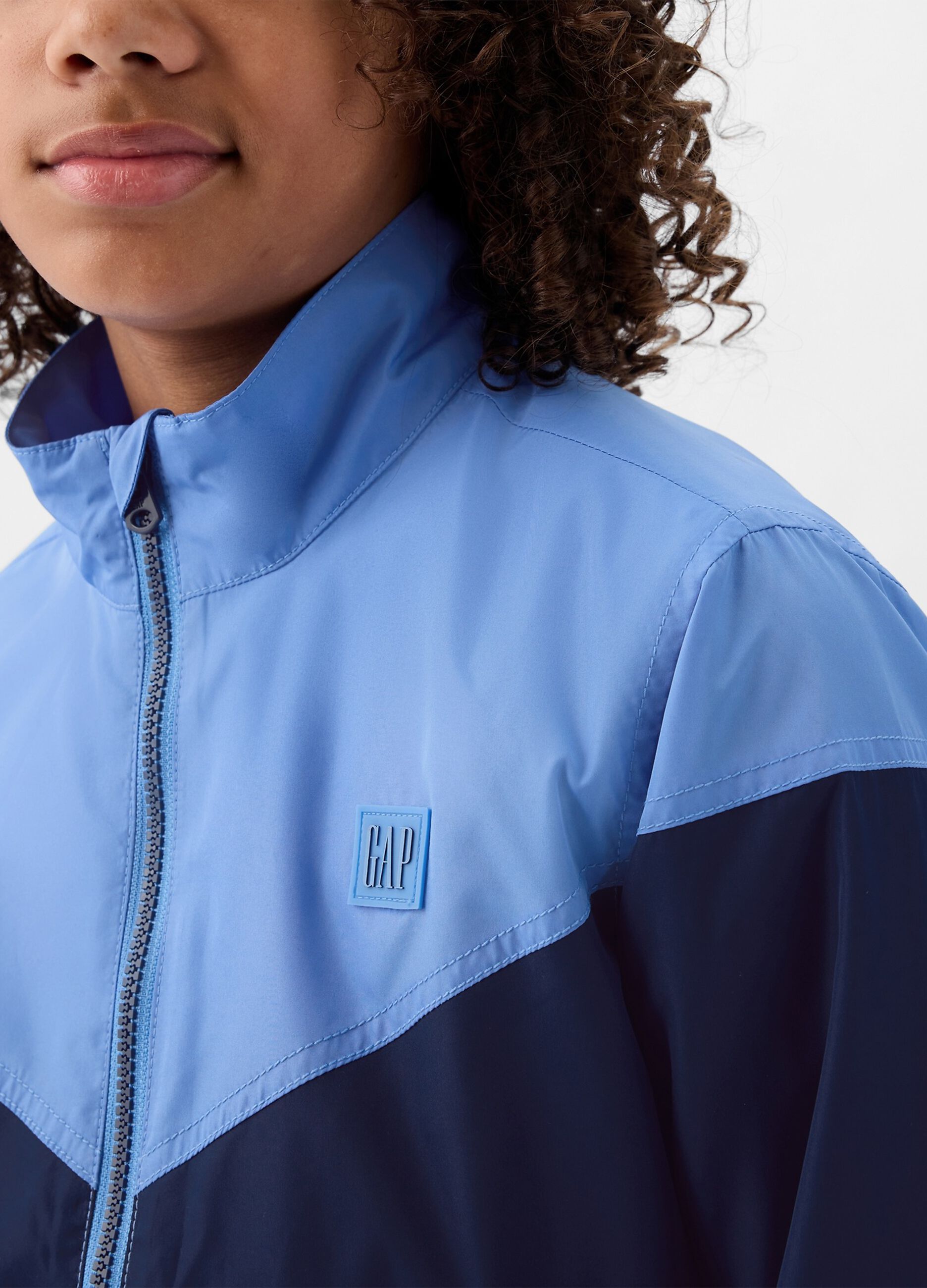 Two-tone windbreaker with logo patch_2