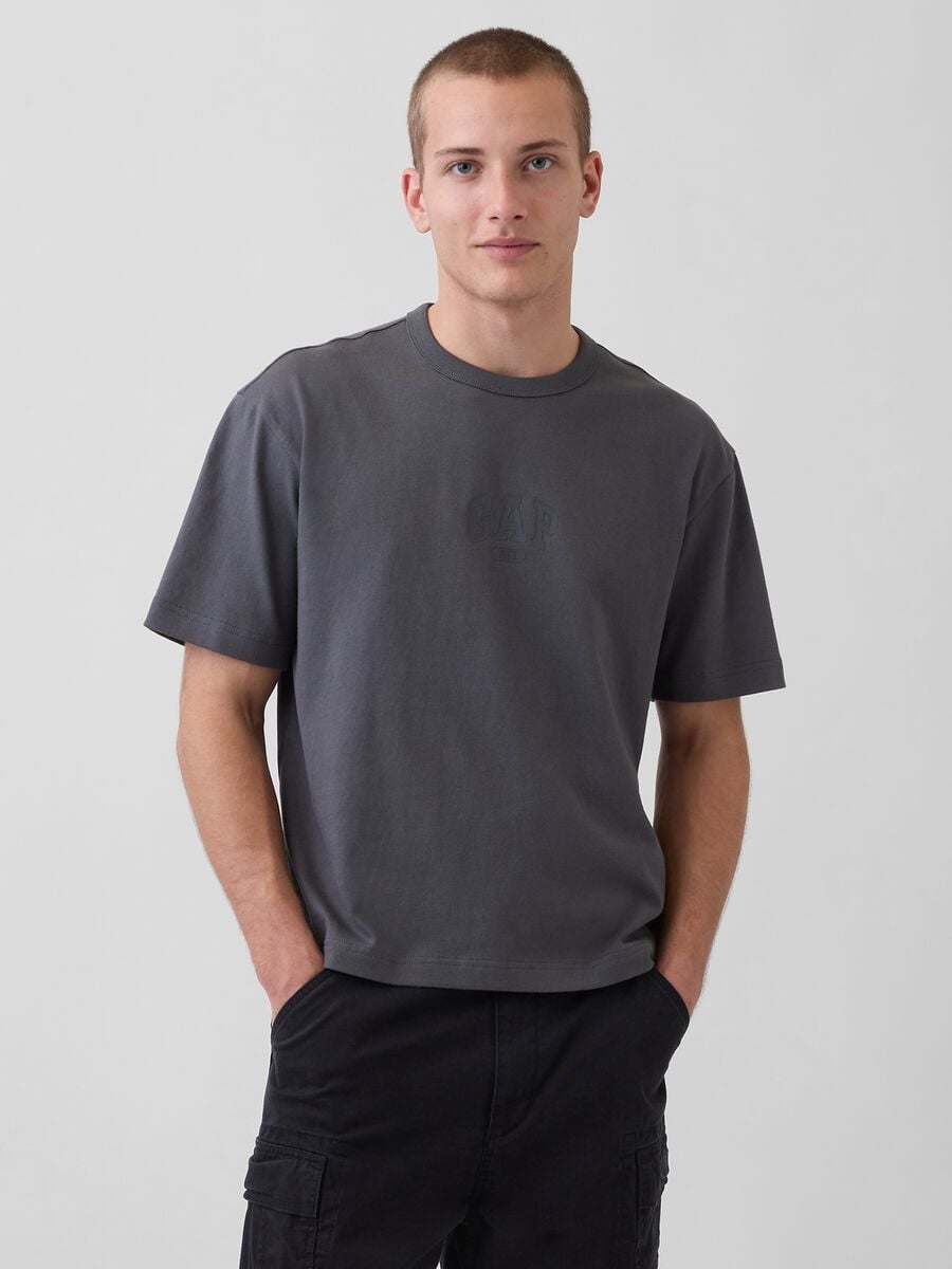 T-shirt in puro cotone a maniche corte con logo GAP Uomo_0
