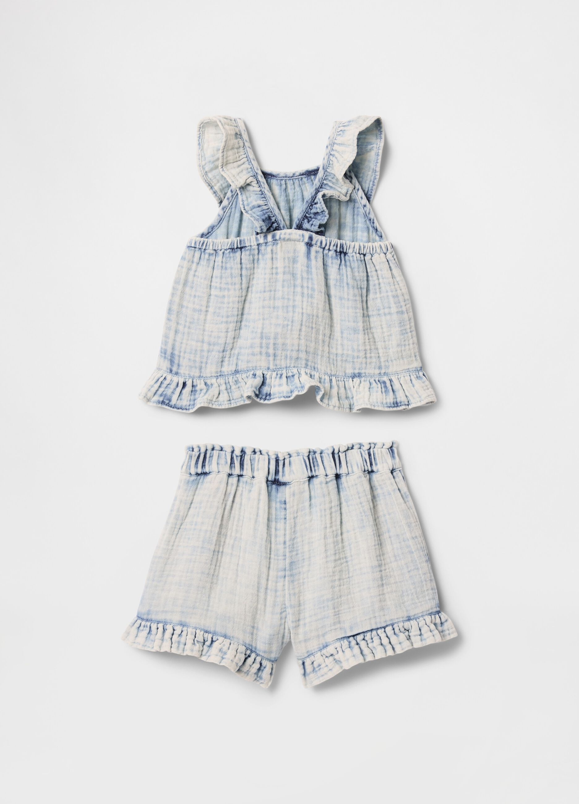 Completo estivo con top e pantaloncini a balze_2