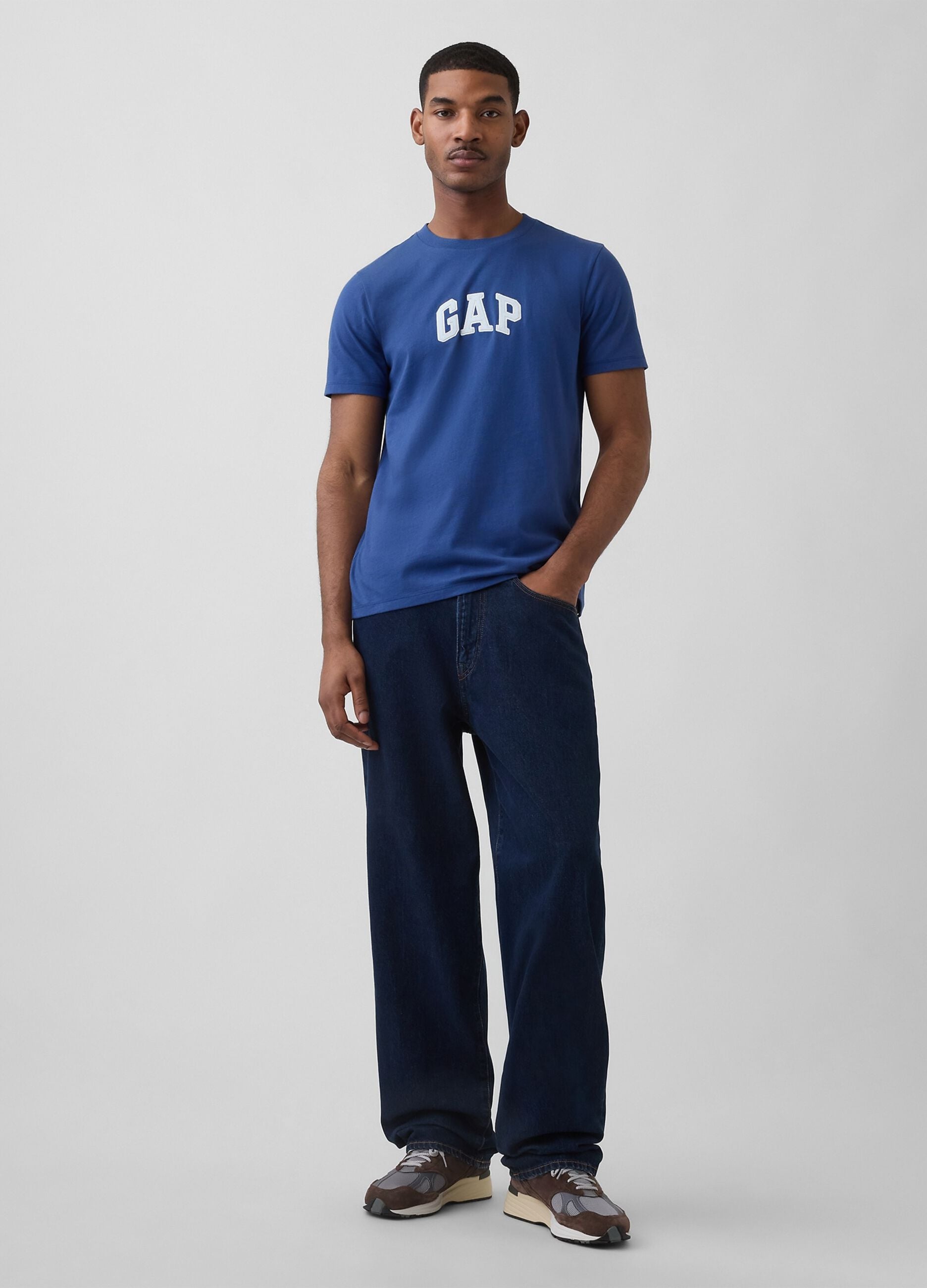 T-shirt a maniche corte con logo GAP in puro cotone
