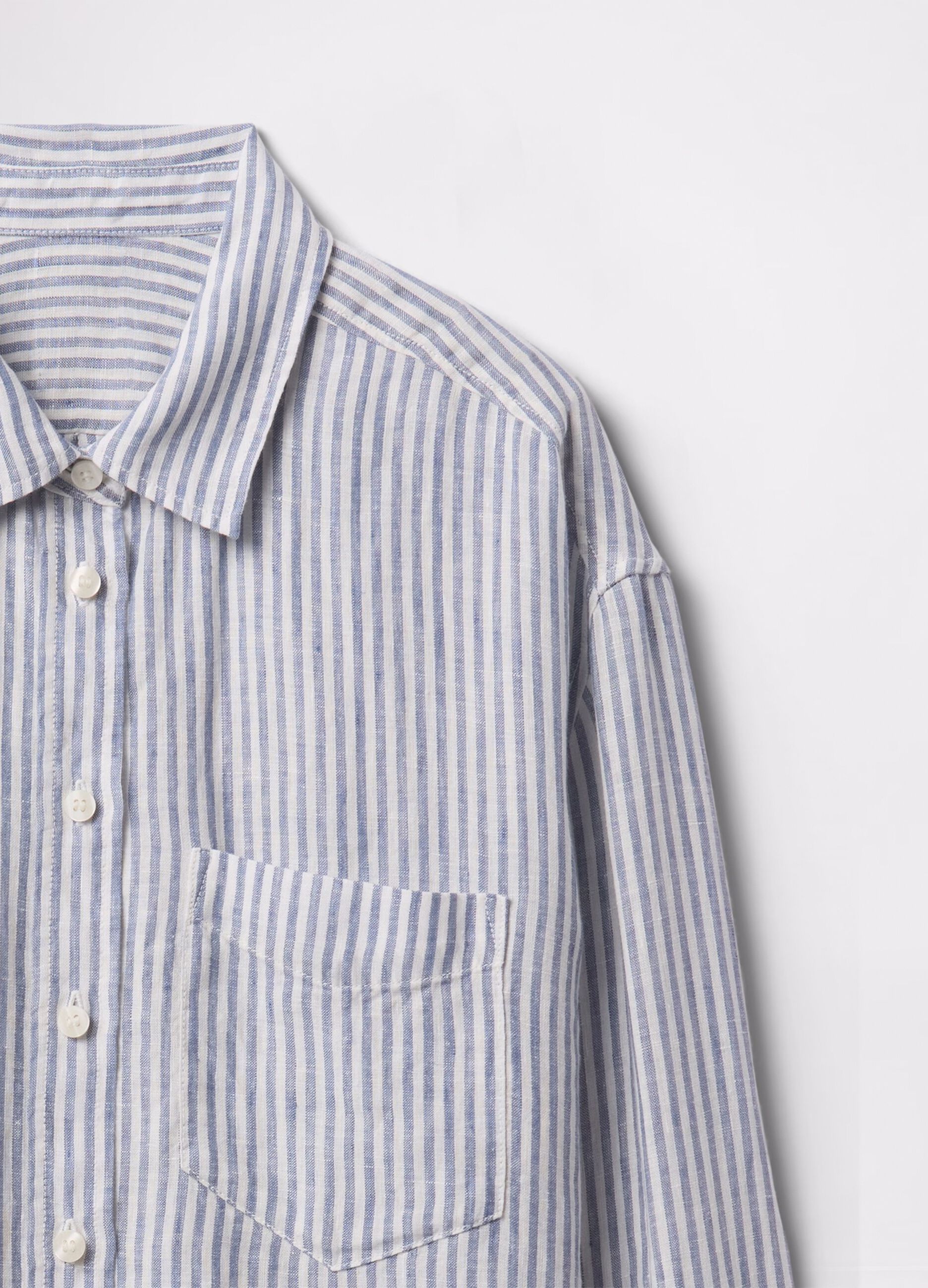 Camicia a righe bianche e blu ampia in puro lino_4