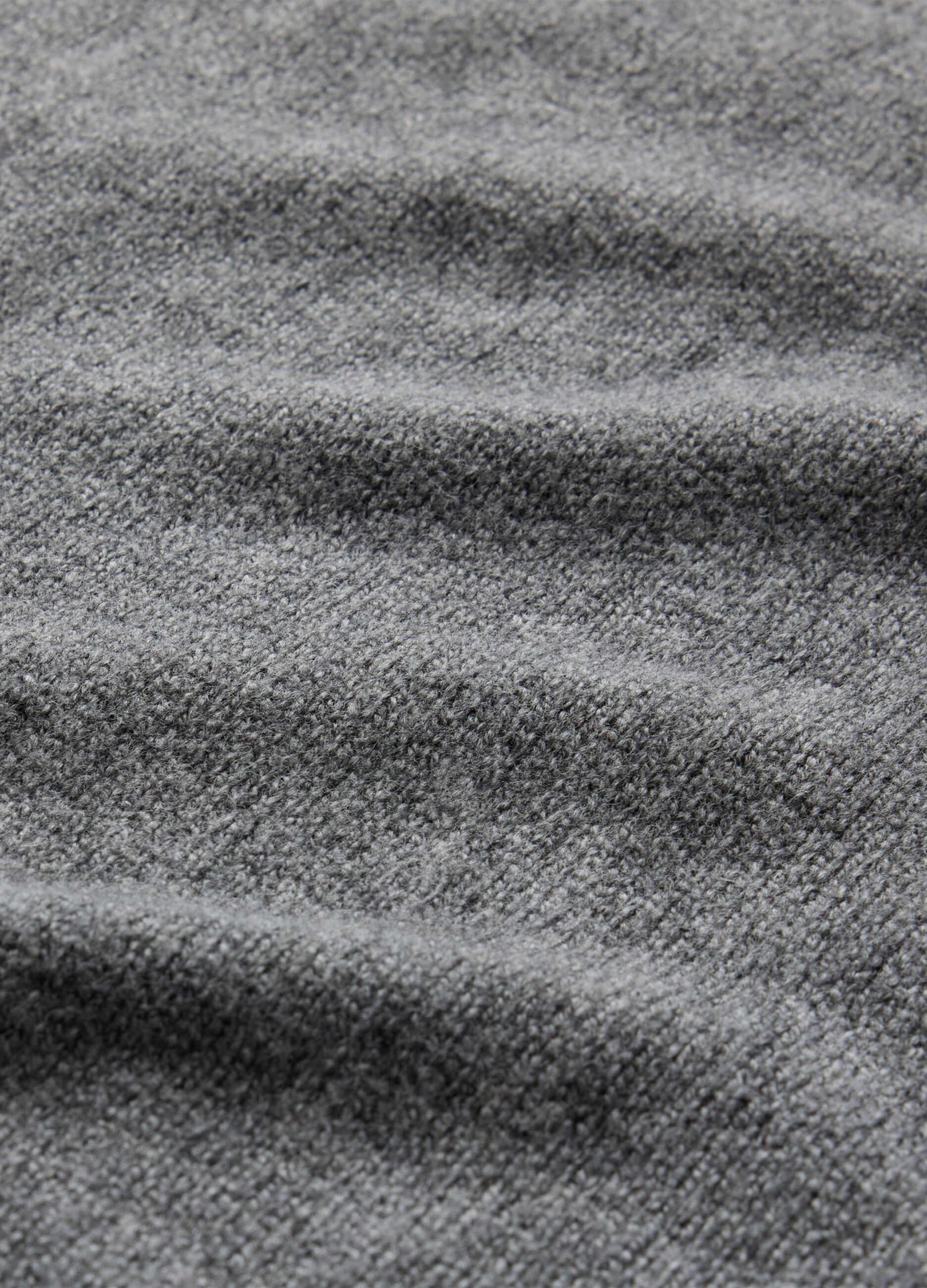 Pullover girocollo con maniche raglan_4