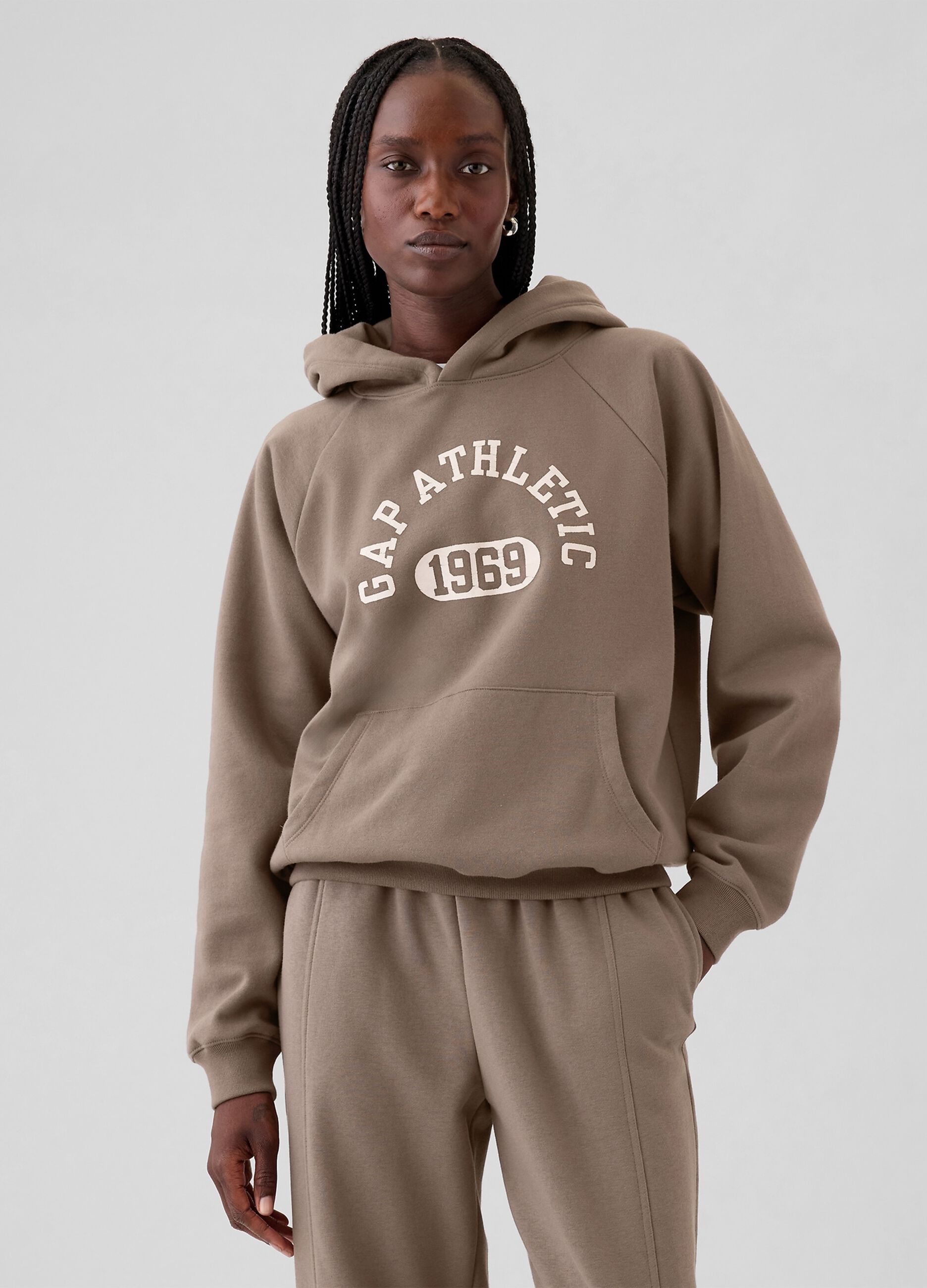 Felpa con cappuccio maniche raglan