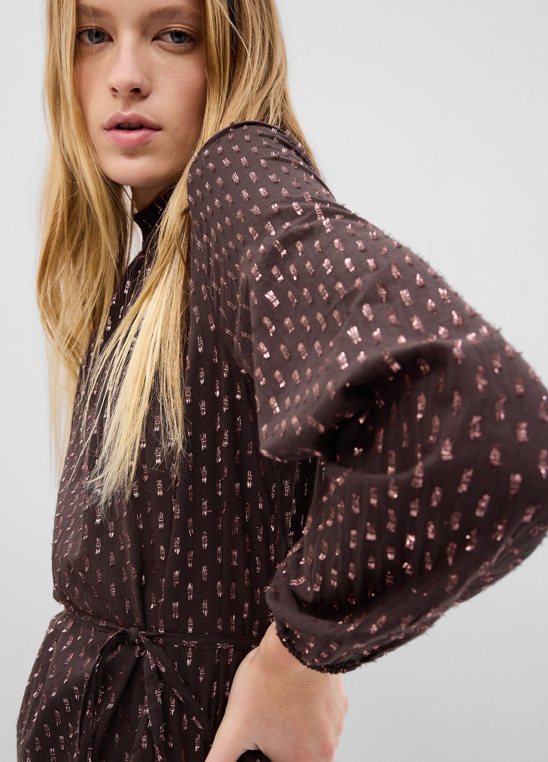 Abito corto con applicazioni in lurex_2