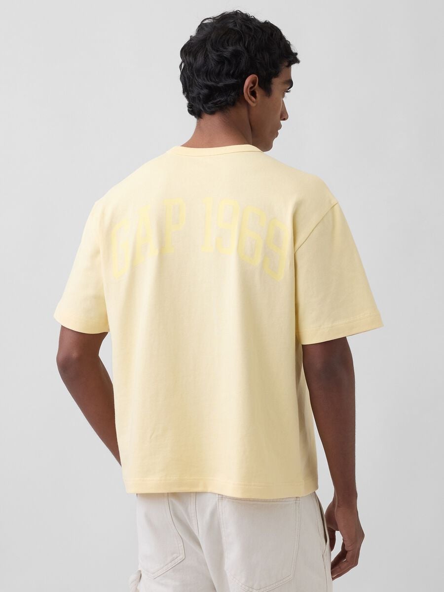 T-shirt in puro cotone a maniche corte con logo GAP Uomo_1