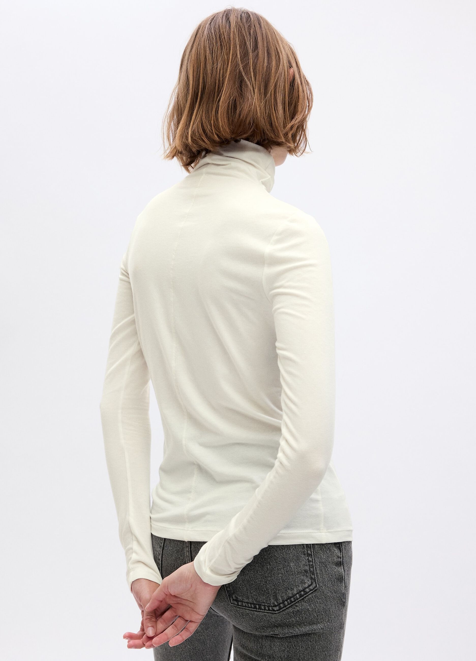 T-shirt with long sleeves and high neck_1