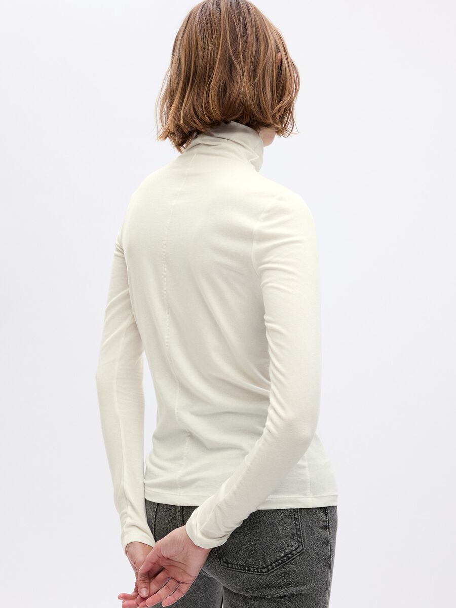 T-shirt with long sleeves and high neck Woman_1